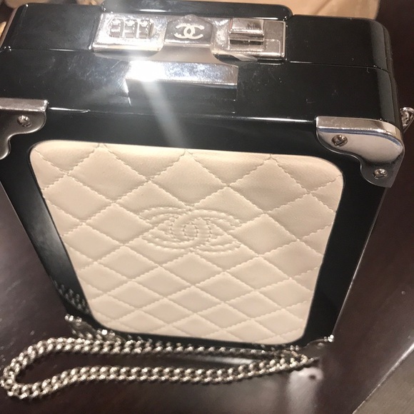 Chanel Bag - Picture 2 of 3